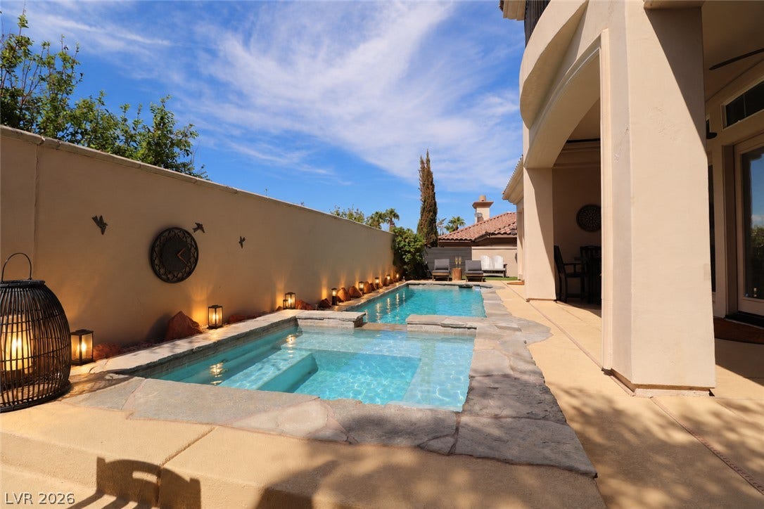 10 Caminito Amore, Henderson, NV 89011 A sparkling pool and integrated spa sit alongside a spacious covered patio area.