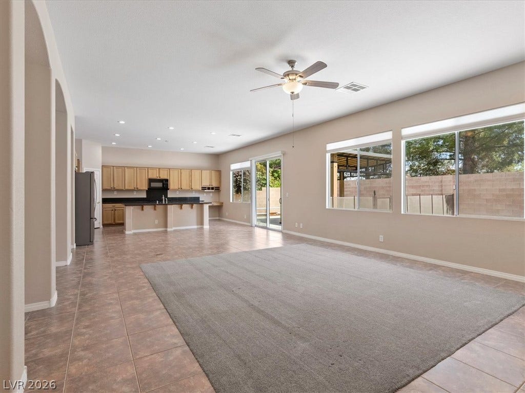1217 Silent Sunset Avenue, North Las Vegas, NV 89084 An open floorplan seamlessly connects the airy living area to the adjacent kitchen.