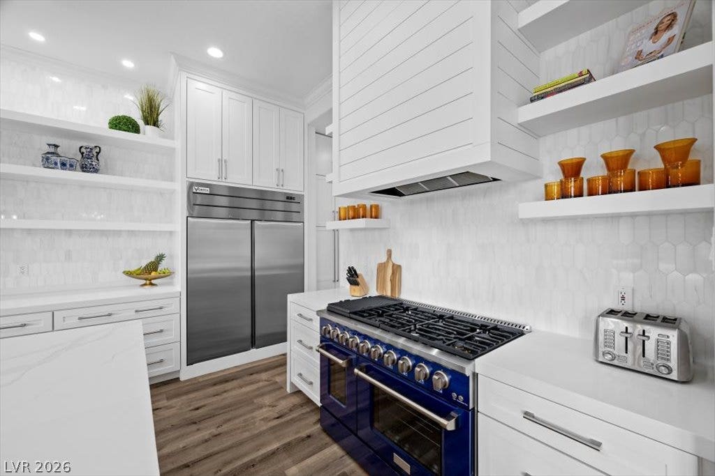 9521 Queen Charlotte Drive, Las Vegas, NV 89145 Modern culinary space features sleek stone countertops and a premium gas range.