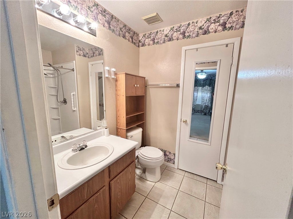5518 Ramirez Street, North Las Vegas, NV 89031 Primary bathroom