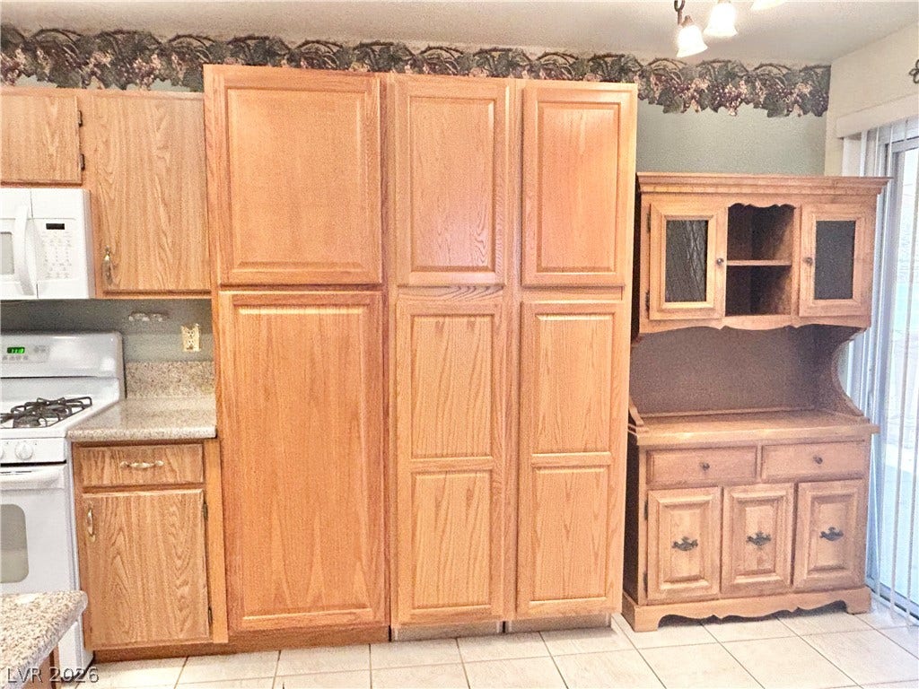 5518 Ramirez Street, North Las Vegas, NV 89031 Extra cabinets