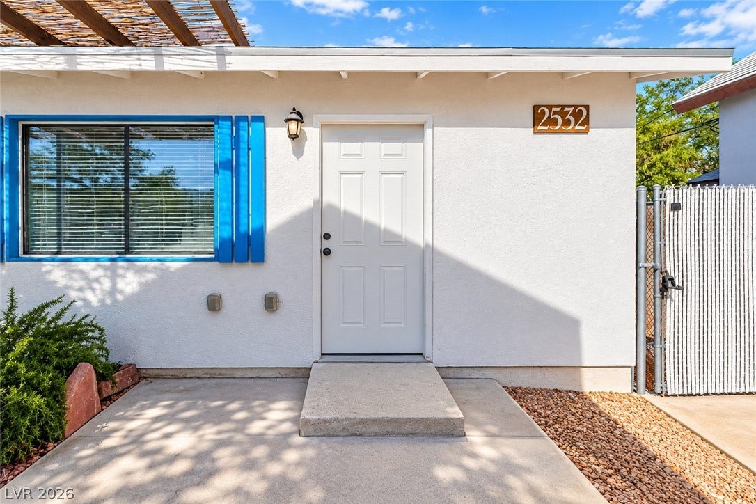 Welcome to 2532 Arrowhead St Unit 1, Private entrance