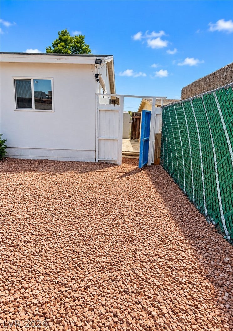 2532 Arrowhead St Unit 2, Private backyard