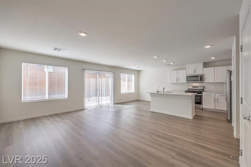 Photos are of model home and are for representational purposes only. Actual home finishes may vary;