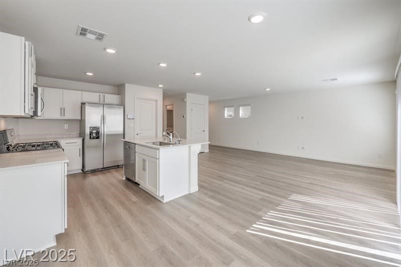 Photos are of model home and are for representational purposes only. Actual home finishes may vary;