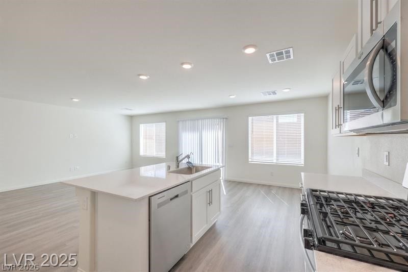 Photos are of model home and are for representational purposes only. Actual home finishes may vary;