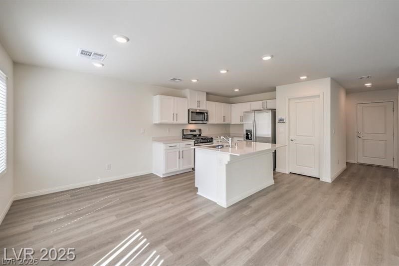 Photos are of model home and are for representational purposes only. Actual home finishes may vary;
