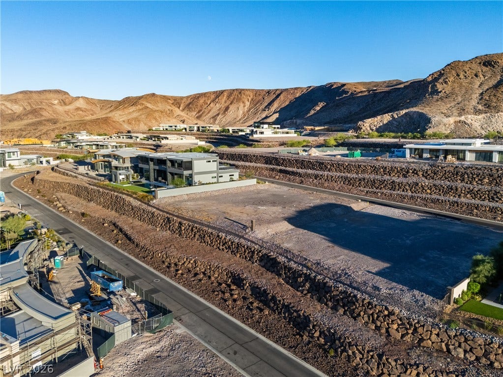 7 Sunset Strip, Henderson, NV 89012 Dramatic mountain vistas frame this terraced desert homesite ready for custom development.