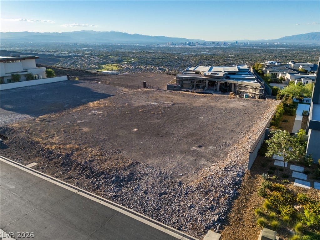 7 Sunset Strip, Henderson, NV 89012 Panoramas of the city skyline and distant mountains await from this elevated home site.