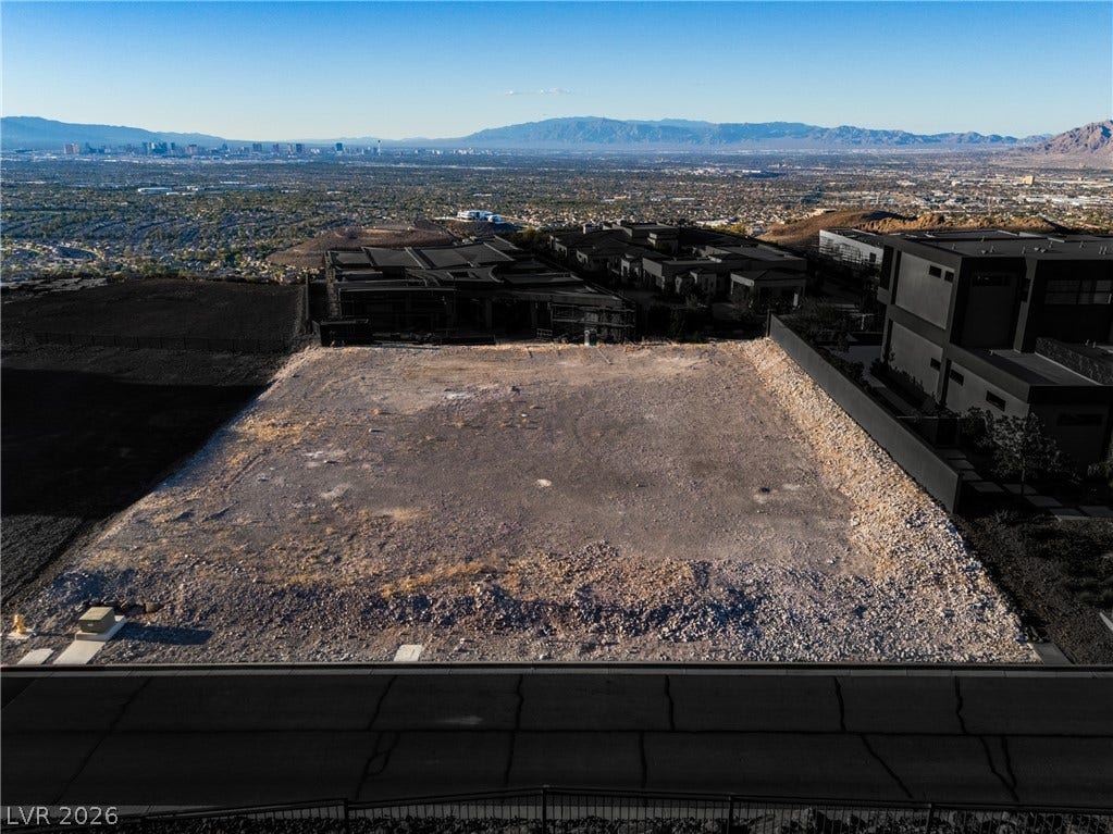7 Sunset Strip, Henderson, NV 89012 An elevated buildable lot showcases far-reaching views of the distant city skyline and mountains.