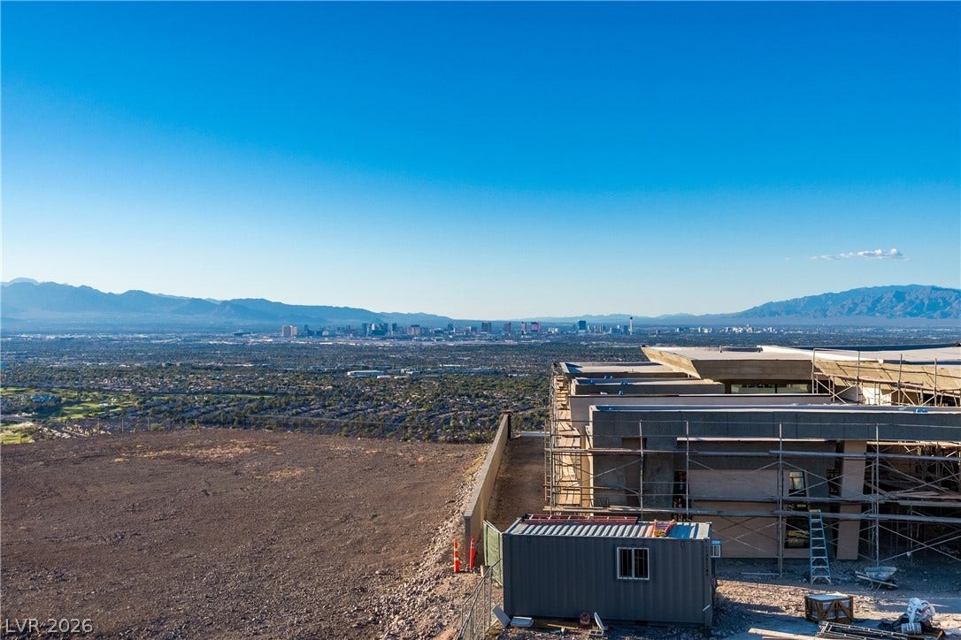 7 Sunset Strip, Henderson, NV 89012 Panoramas of the distant city skyline stretch beyond the elevated mountain landscape.