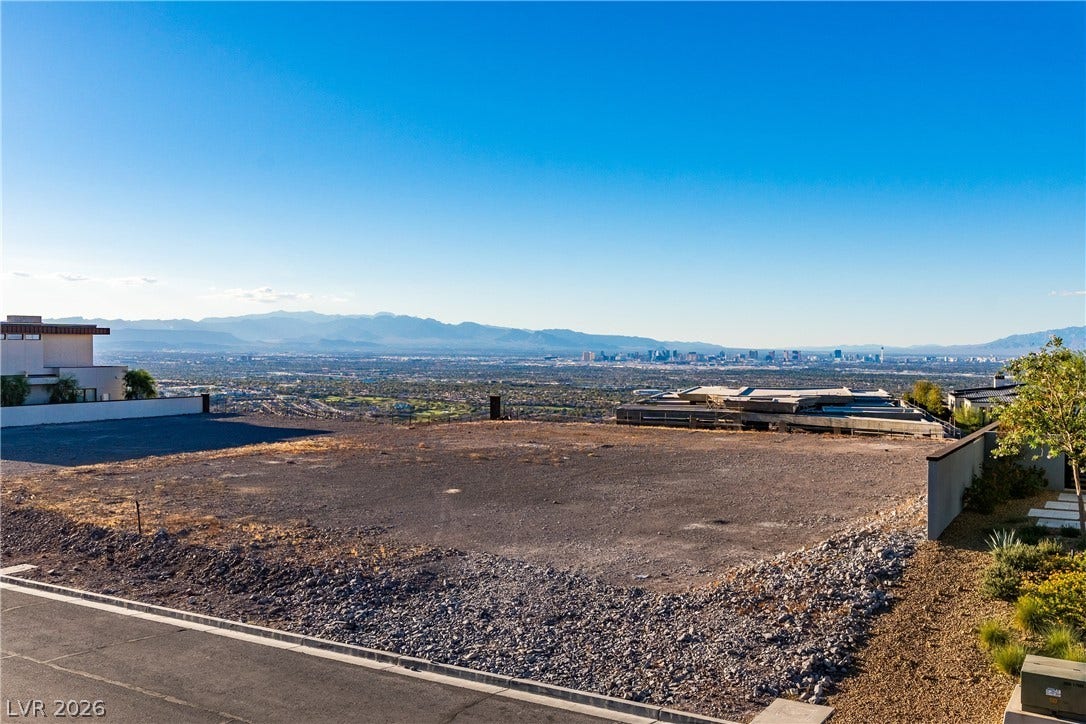7 Sunset Strip, Henderson, NV 89012 A prime buildable lot commands sweeping vistas of the distant city skyline and mountain ranges.