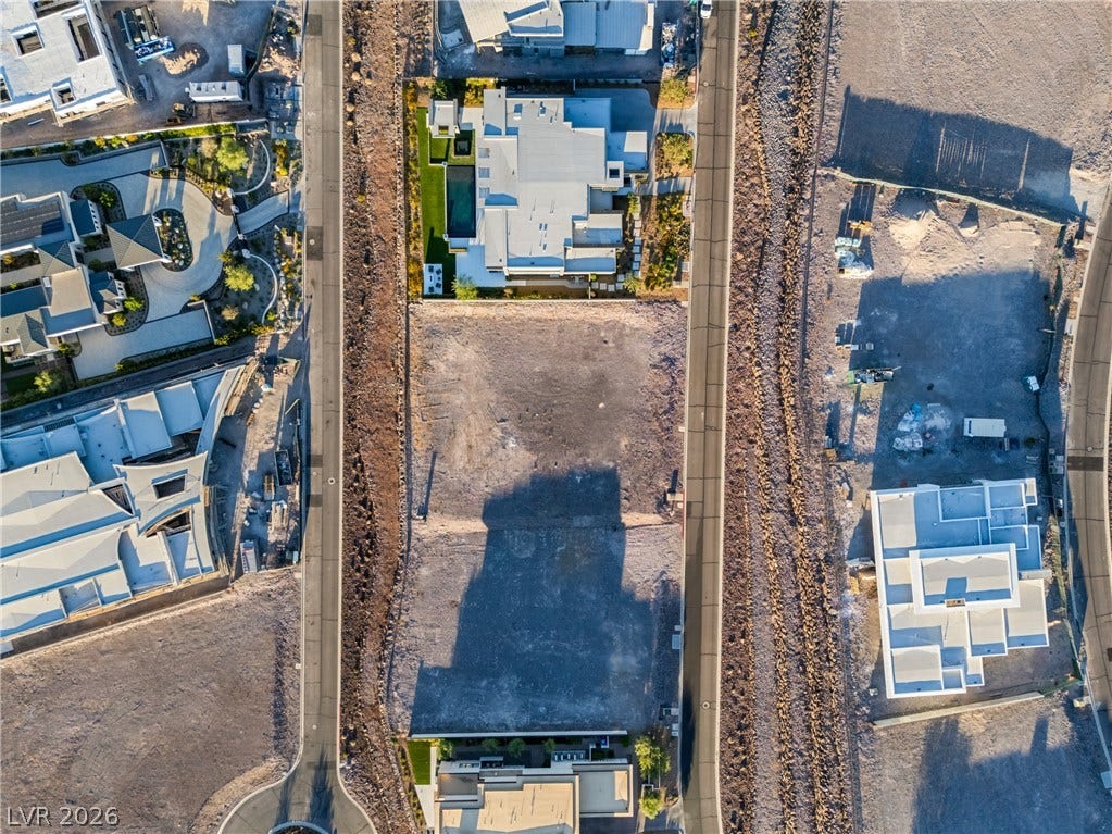 7 Sunset Strip, Henderson, NV 89012 A prime vacant parcel of land is positioned within an established residential neighborhood.
