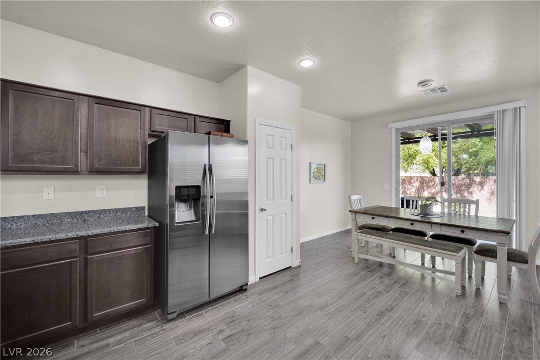 Eat in kitchen dining space