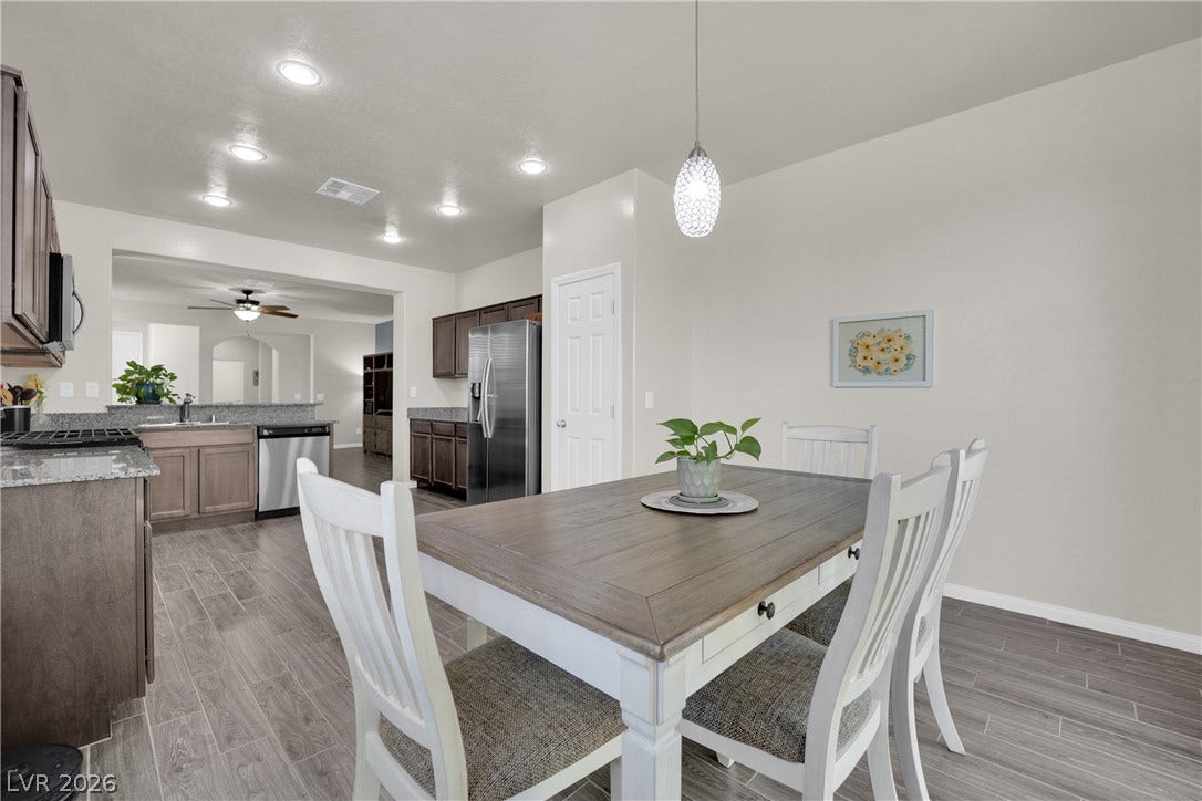 Eat in kitchen dining space
