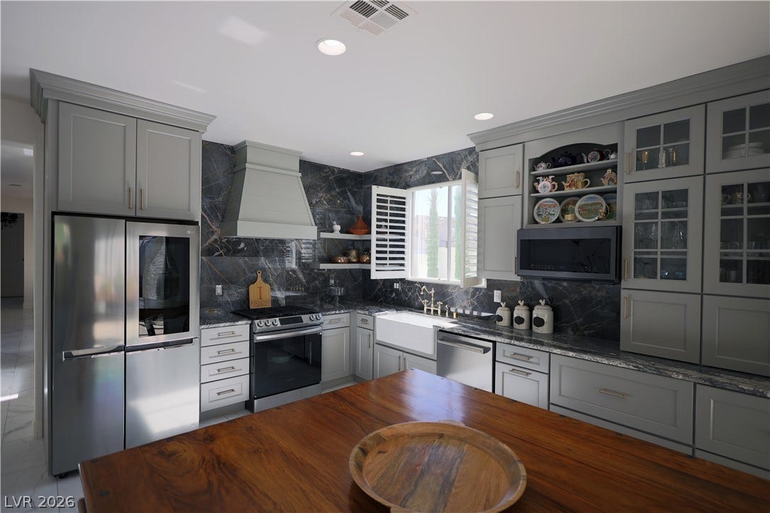 3018 Via Sarafina Drive, Henderson, NV 89052 Premium stone backsplashes and custom cabinetry define this thoughtfully appointed gourmet kitchen.