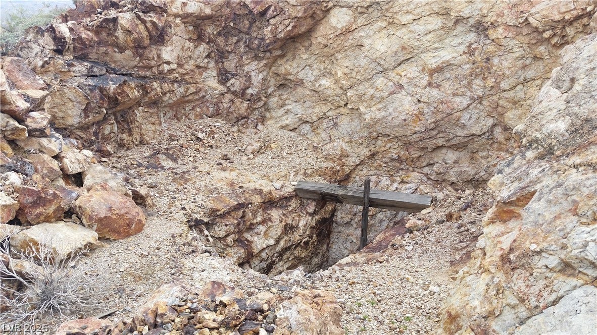 Aztec Wash Road - NPS 43, Nelson, NV 89046 View of vertical mine shaft. NO TRESPASSING PER NRS 207.200. All tours must be with listing agent.