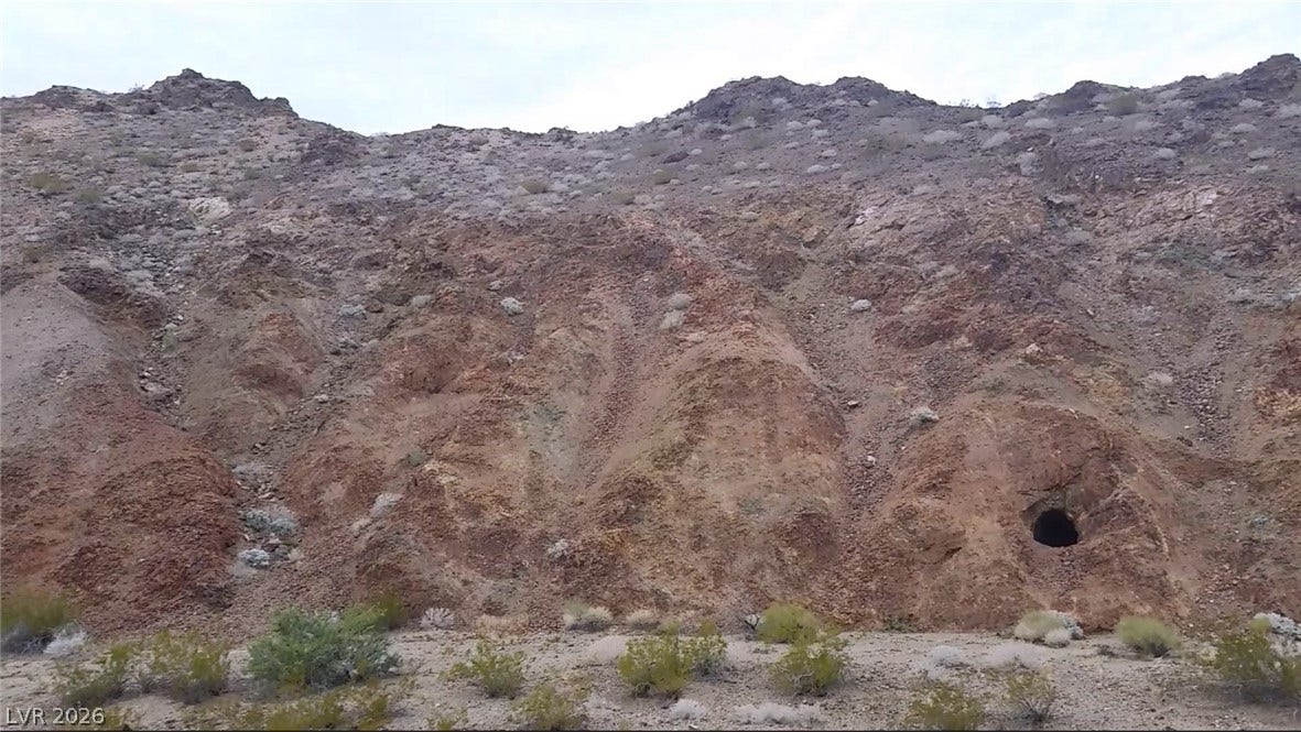 Aztec Wash Road - NPS 43, Nelson, NV 89046 Viewing one of the horizontal mine shafts. NO TRESPASSING PER NRS 207.200. All tours must be with listing agent.