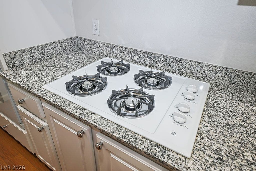 47 E Agate Avenue, #301, Las Vegas, NV 89123 Polished granite countertops complement a built-in gas cooktop set within classic cabinetry.