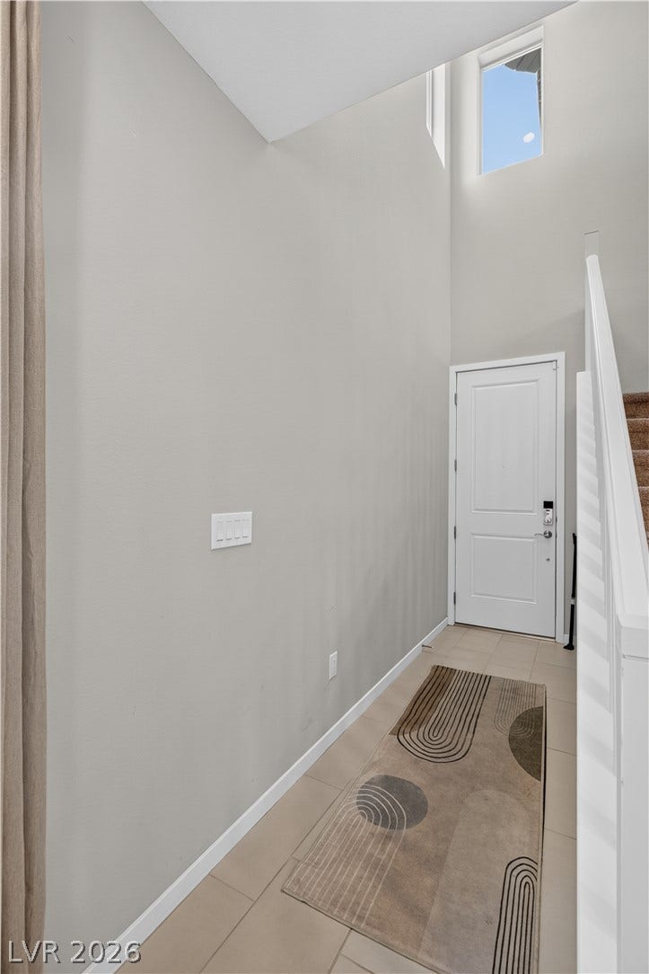 2719 High Echelon Road, North Las Vegas, NV 89086 High ceilings and clean lines define this bright entrance foyer featuring tile flooring.