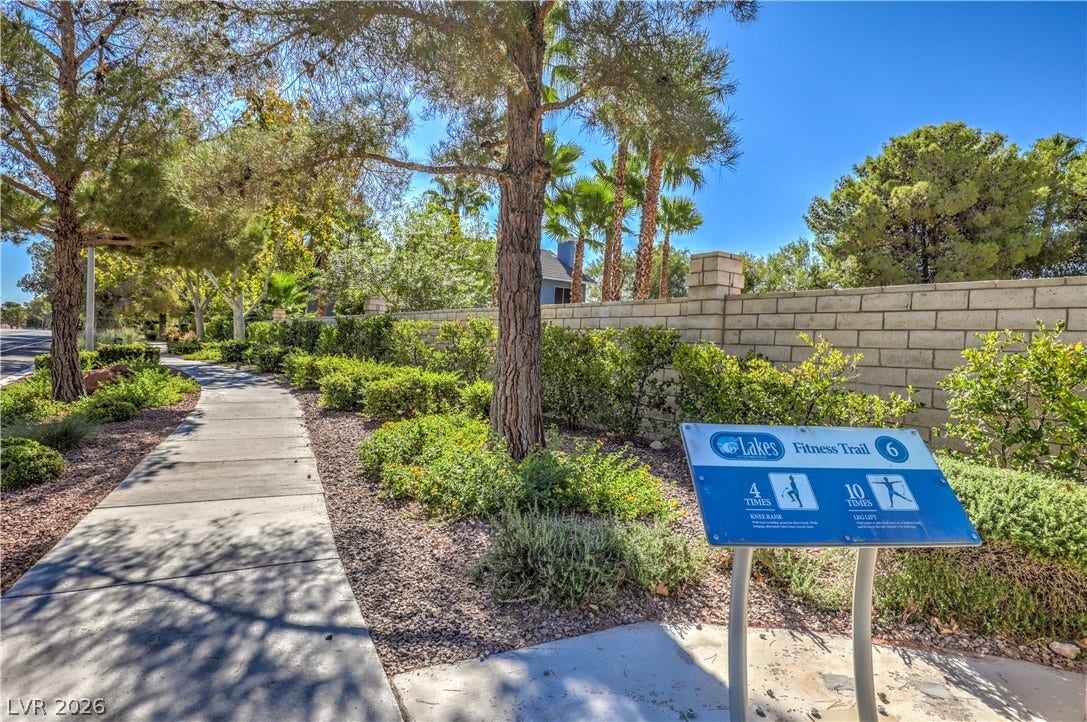 9824 Russett Wood Circle, Las Vegas, NV 89117