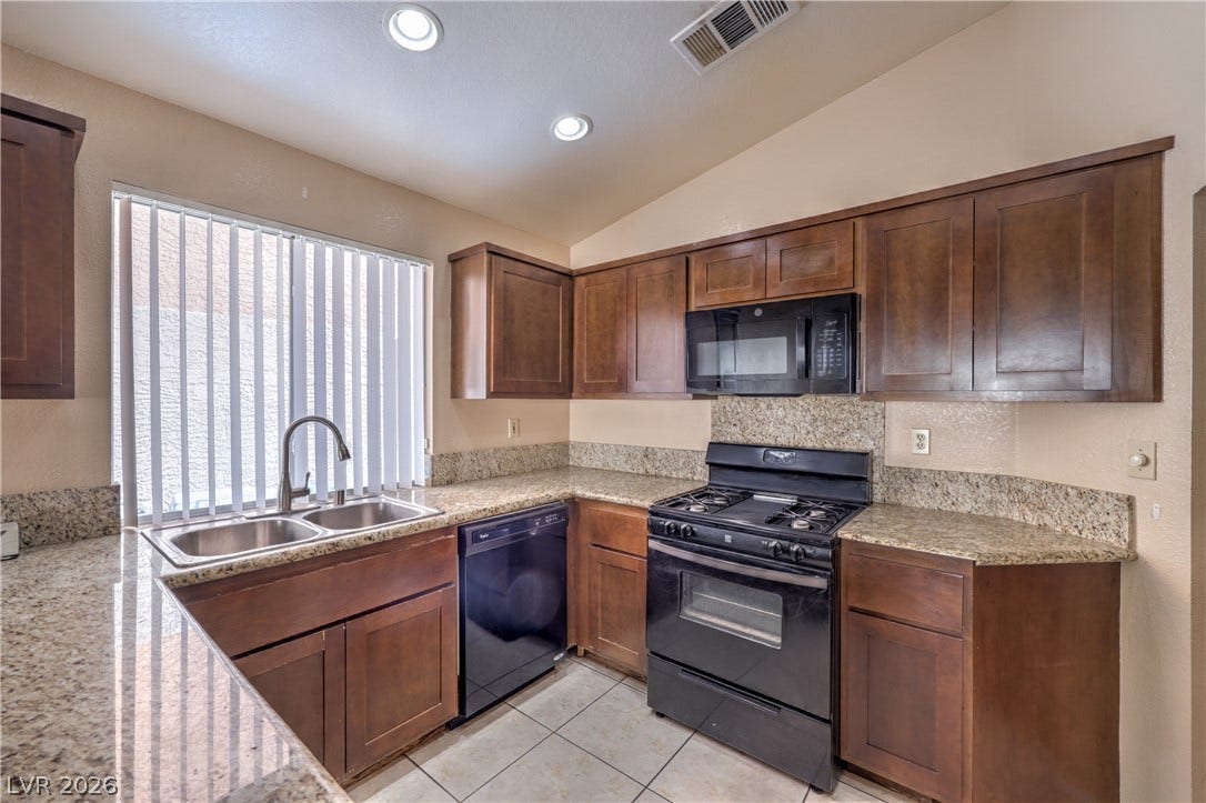 9824 Russett Wood Circle, Las Vegas, NV 89117