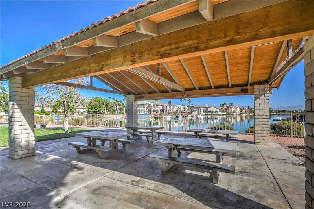 9824 Russett Wood Circle, Las Vegas, NV 89117