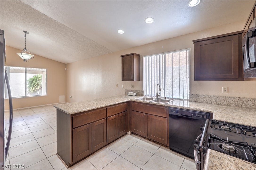 9824 Russett Wood Circle, Las Vegas, NV 89117
