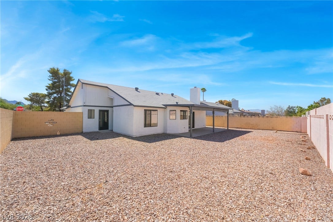 838 Anchor Drive, Henderson, NV 89015 An expansive gravel yard features high perimeter fencing and a covered back patio.