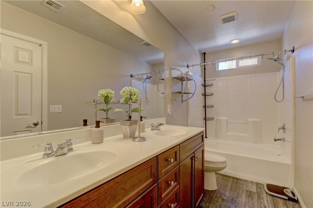 4650 Ranch House Road, #14, North Las Vegas, NV 89031 A spacious double vanity and a tub-shower combination highlight this well-appointed bathroom.