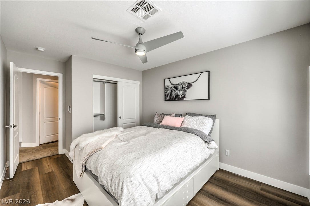 1863 Bogey Way, Henderson, NV 89074 Smooth plaster walls and warm wood-toned floors create a peaceful sanctuary.