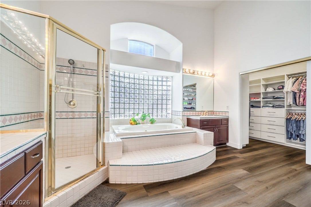 1863 Bogey Way, Henderson, NV 89074 High ceilings and a deep soaking tub anchor this spacious main bathroom.