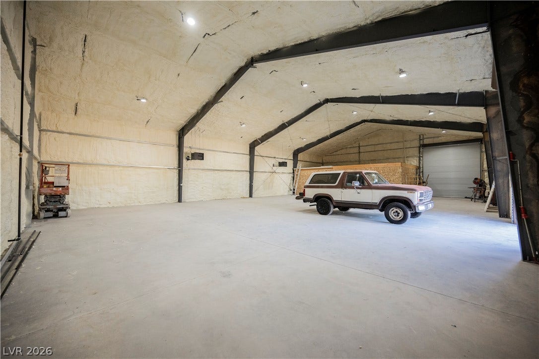601 Sandy Drive, Henderson, NV 89002 A massive concrete floor and high insulated ceiling define this versatile outbuilding space.