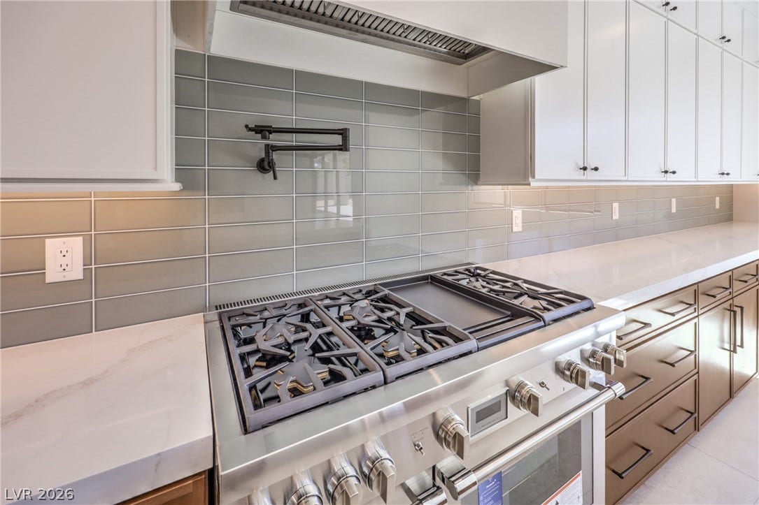 3051 E Serene Avenue, Henderson, NV 89074 Premium cooking appliances and quartz countertops highlight this chef-ready kitchen design.