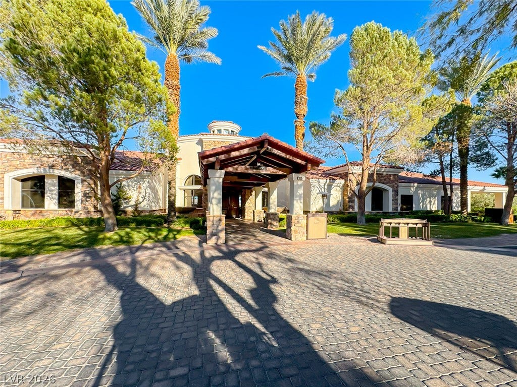 26 Strada Di Circolo, #n/a, Henderson, NV 89011 A grand stone-accented porte-cochere welcomes guests along the sweeping paved driveway.