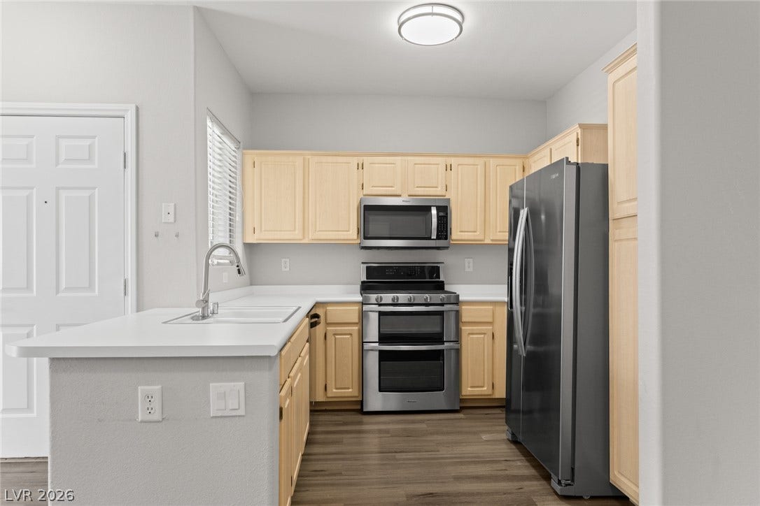 855 N Stephanie Street, #2615, Henderson, NV 89014 A functional kitchen layout features classic cabinetry and stainless steel appliances.