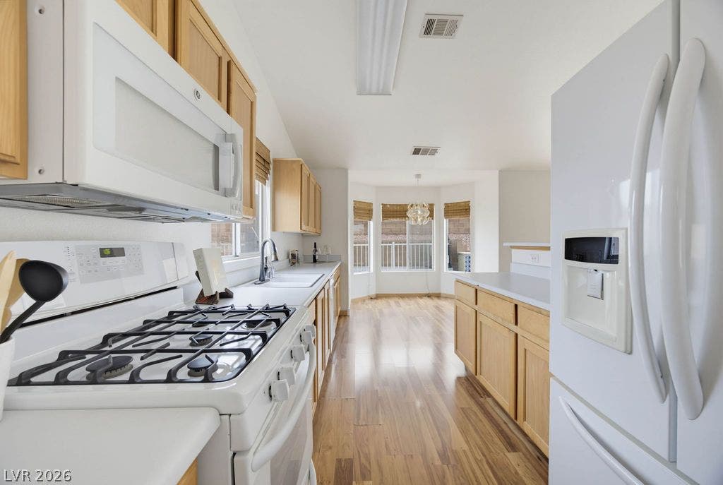409 Groft Way, Henderson, NV 89015 Polished wood floors flow seamlessly from the kitchen through to the adjacent dining bay.