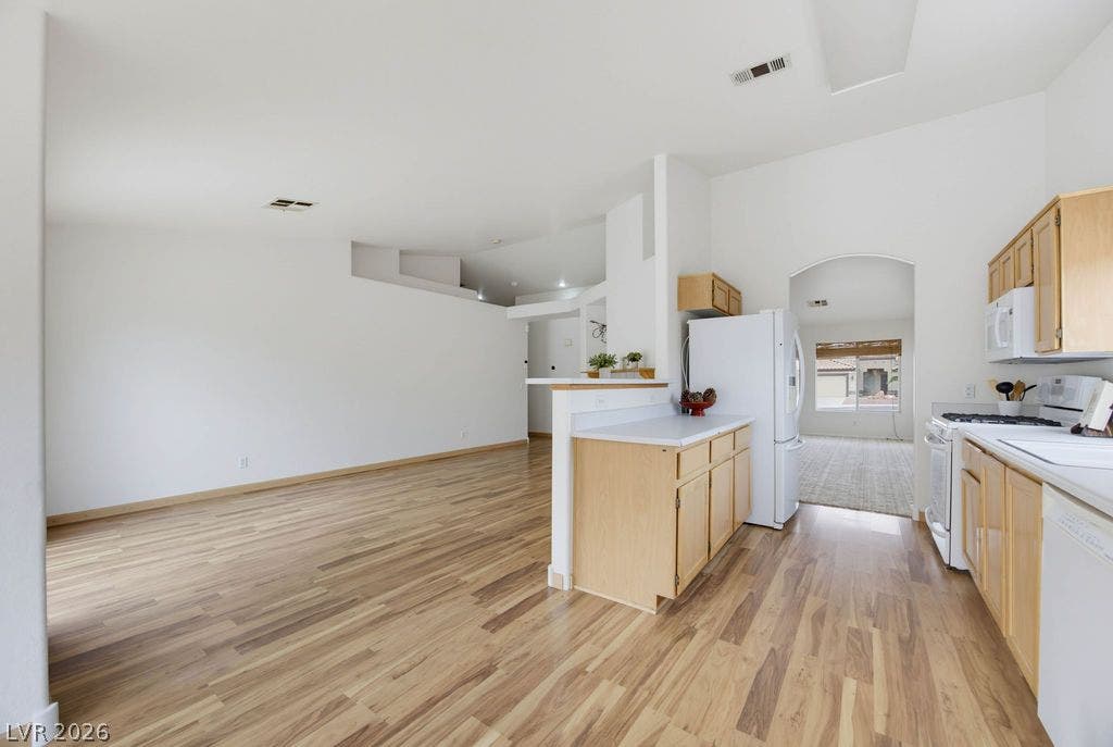 409 Groft Way, Henderson, NV 89015 Open floorplan between kitchen, dining area and the family room