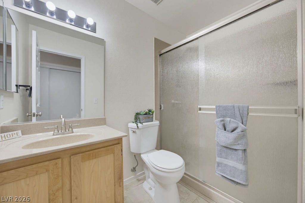 409 Groft Way, Henderson, NV 89015 Bathroom #2: Full Tub/Shower Combo