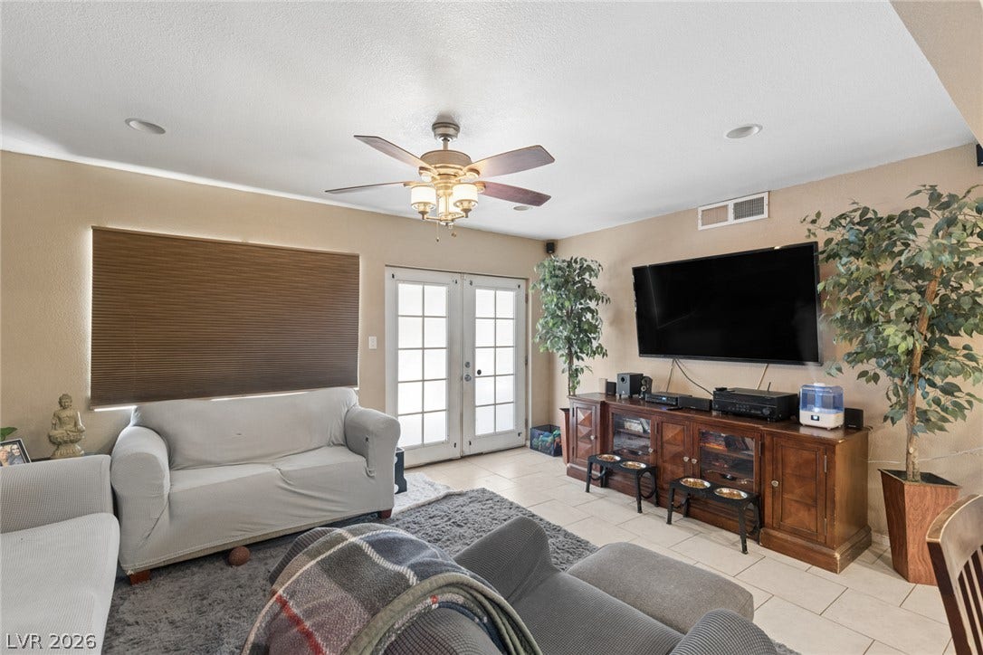 1305 N Mojave Road, Las Vegas, NV 89101 1305 N Mojave Road, Las Vegas, NV 89101
