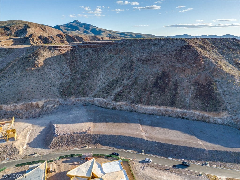 7 Chisel Crest Court, Henderson, NV 89012 Dramatic mountain vistas frame this elevated lot, offering a prime canvas for a custom build.