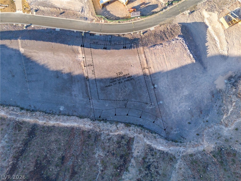 7 Chisel Crest Court, Henderson, NV 89012 An aerial overlay outlines the generous building envelope of this hillside lot.