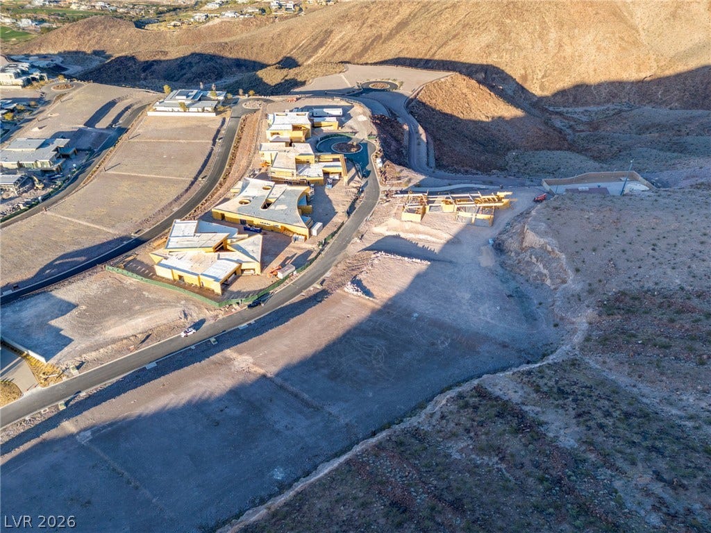 7 Chisel Crest Court, Henderson, NV 89012 Dramatic mountain vistas surround this expansive hillside development site ready for custom construction.