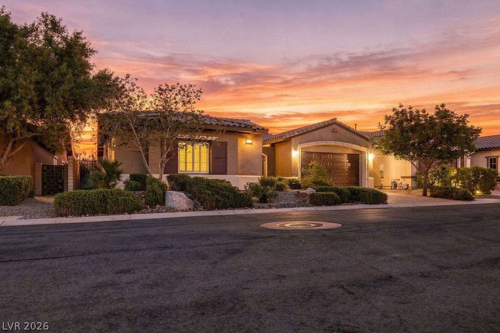 286 Lindura Court, Las Vegas, NV 89138 286 Lindura Court, Las Vegas, NV 89138