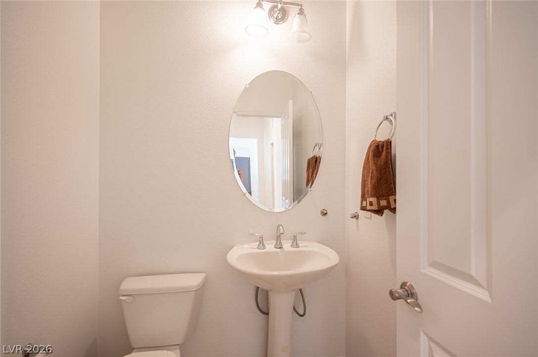 8618 Amber Autumn Street, Las Vegas, NV 89131 A classic pedestal sink serves as the focal point in this crisp half bath.