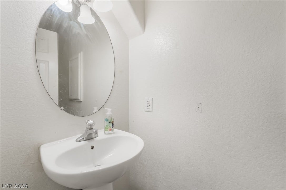 Bathroom with a textured wall
