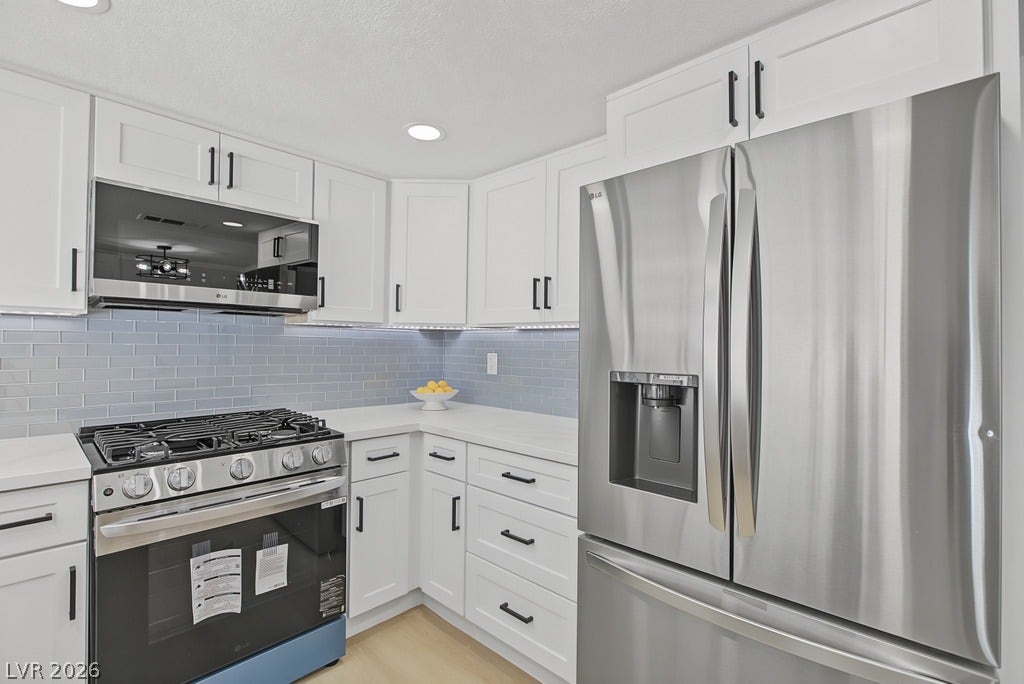2371 Pickwick Drive, Henderson, NV 89014 Gleaming stone countertops and a modern tile backsplash elevate this updated culinary space.