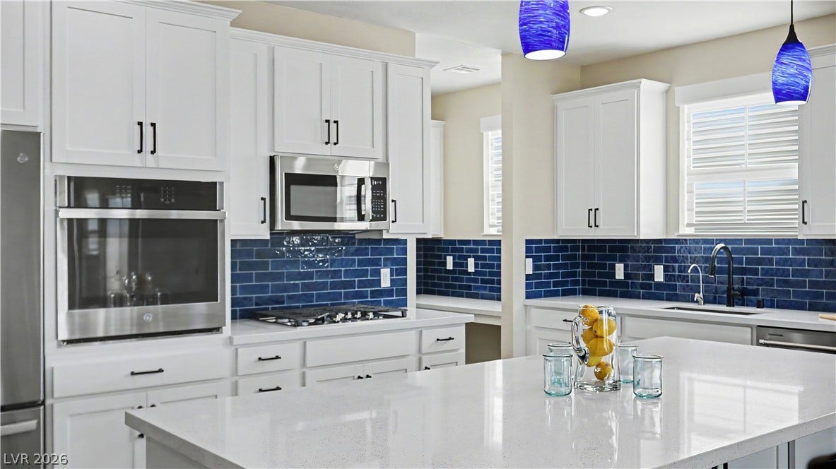 2555 Hampton Road, #11210, Henderson, NV 89052 Everything the home cook needs is right here: a gas cooktop, built-in wall oven and microwave, and plenty of counter space for easy prep.