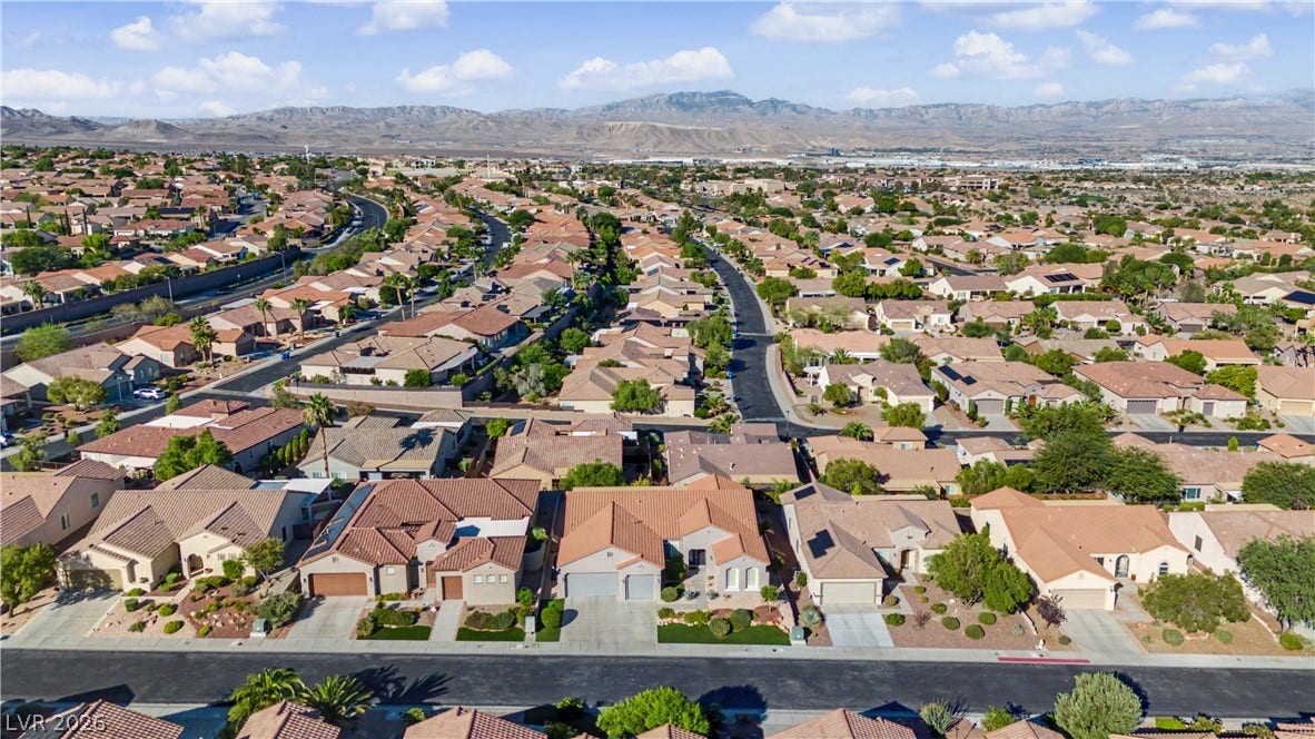 2073 Fountain City Street, Henderson, NV 89052 Enjoy the best of Henderson living, in a peaceful neighborhood with easy access to shopping, dining and the Las Vegas Valley.