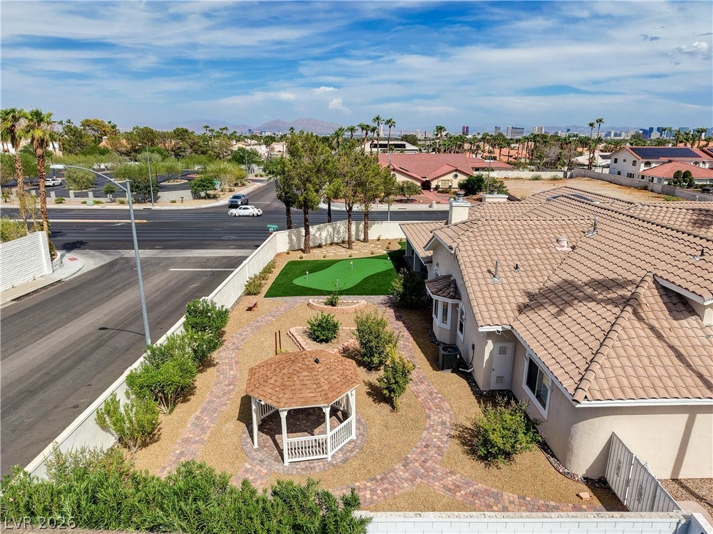 2000 Alexa Breanne Court, Las Vegas, NV 89117 A charming gazebo and putting green highlight the landscaped backyard space.